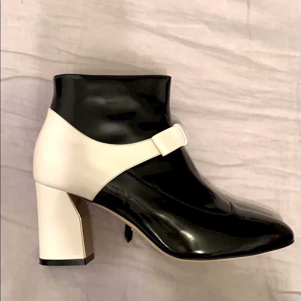 Gucci
Black and White Women's Nimue Leather Boots - Picture 3 of 12